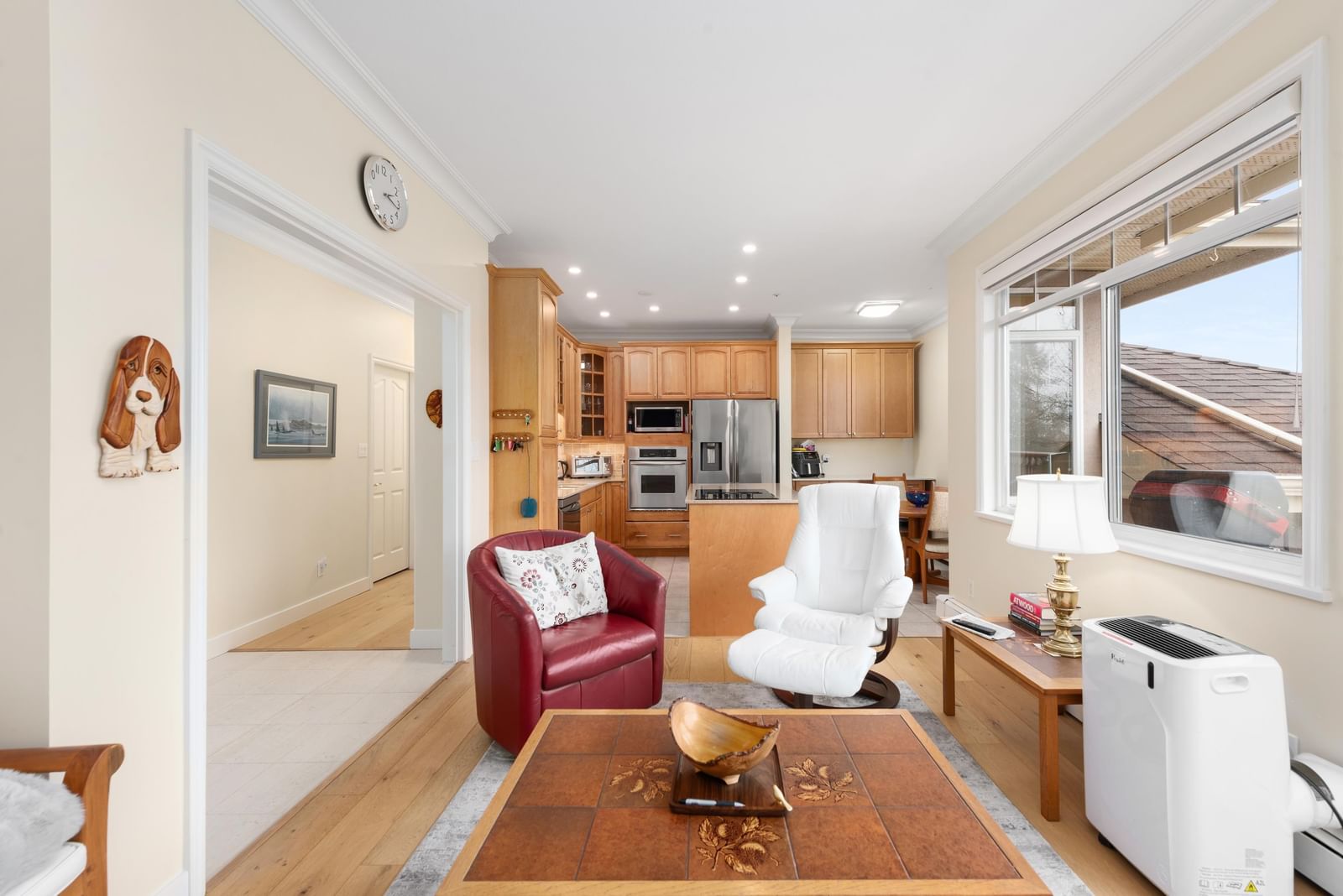 Listing Image 4