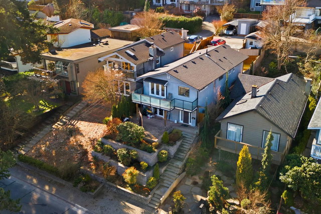 1911 Deep Cove Road