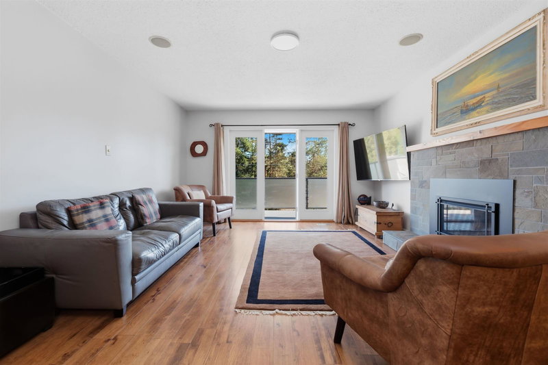 1911 Deep Cove Road, North Vancouver, V7G 1S7 | Image 2