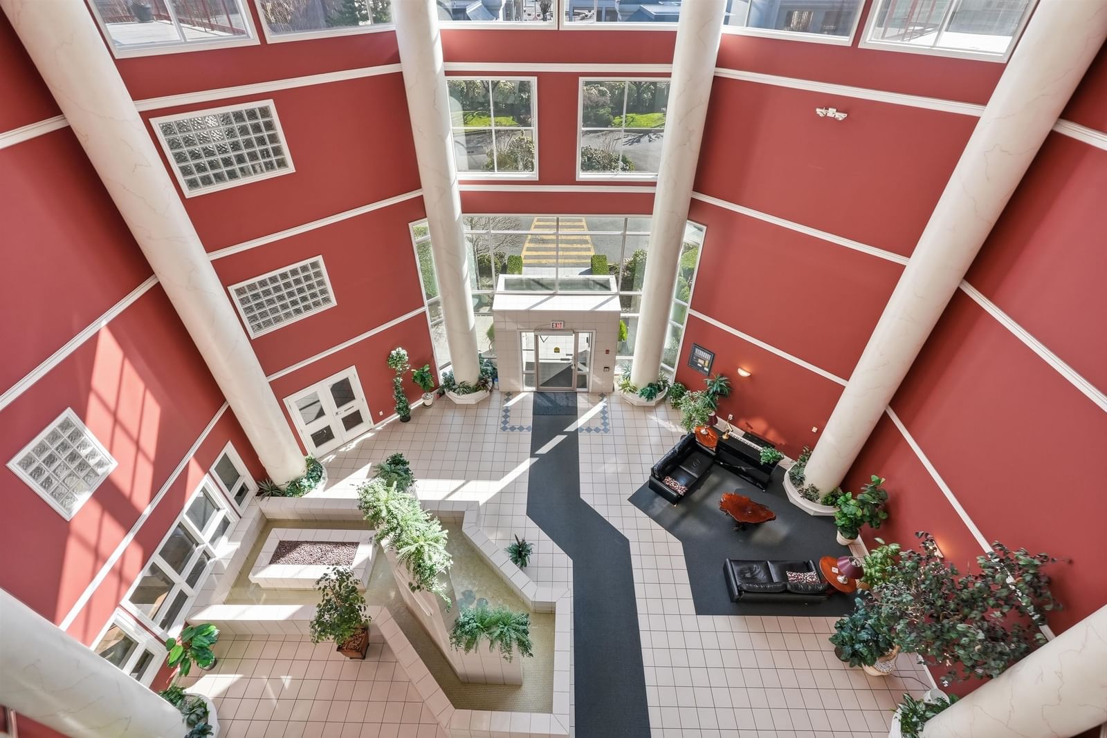 Listing Image 4