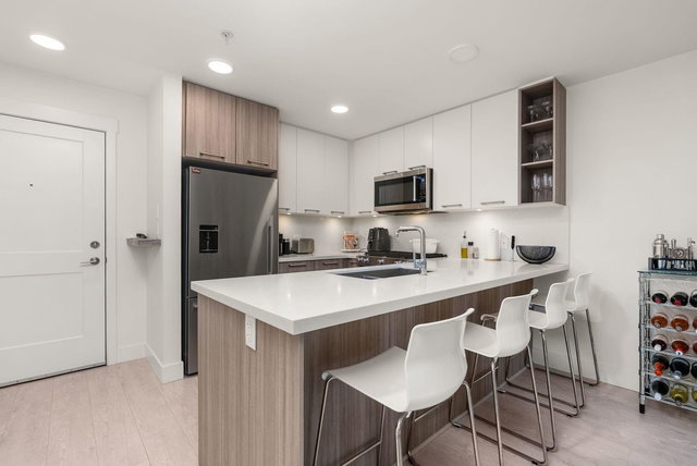 214 - 14022 North Bluff Road