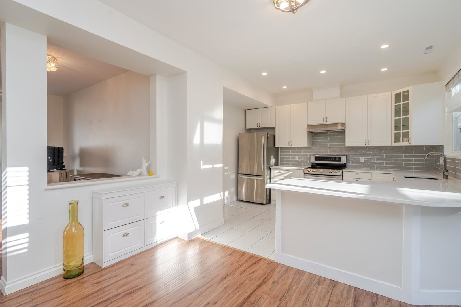 Listing Image 11