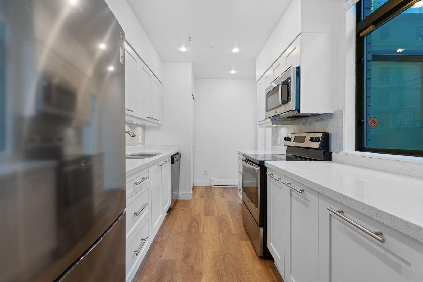 Listing Image 14