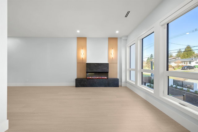 1 - 4558 Portland Street