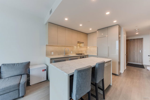 2704 - 2186 Gilmore Avenue