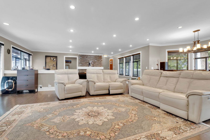 3054 Daybreak Avenue, Coquitlam, V3C 2G4 | Image 2