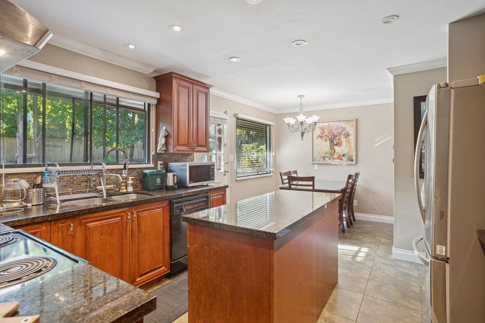 Listing Image 12