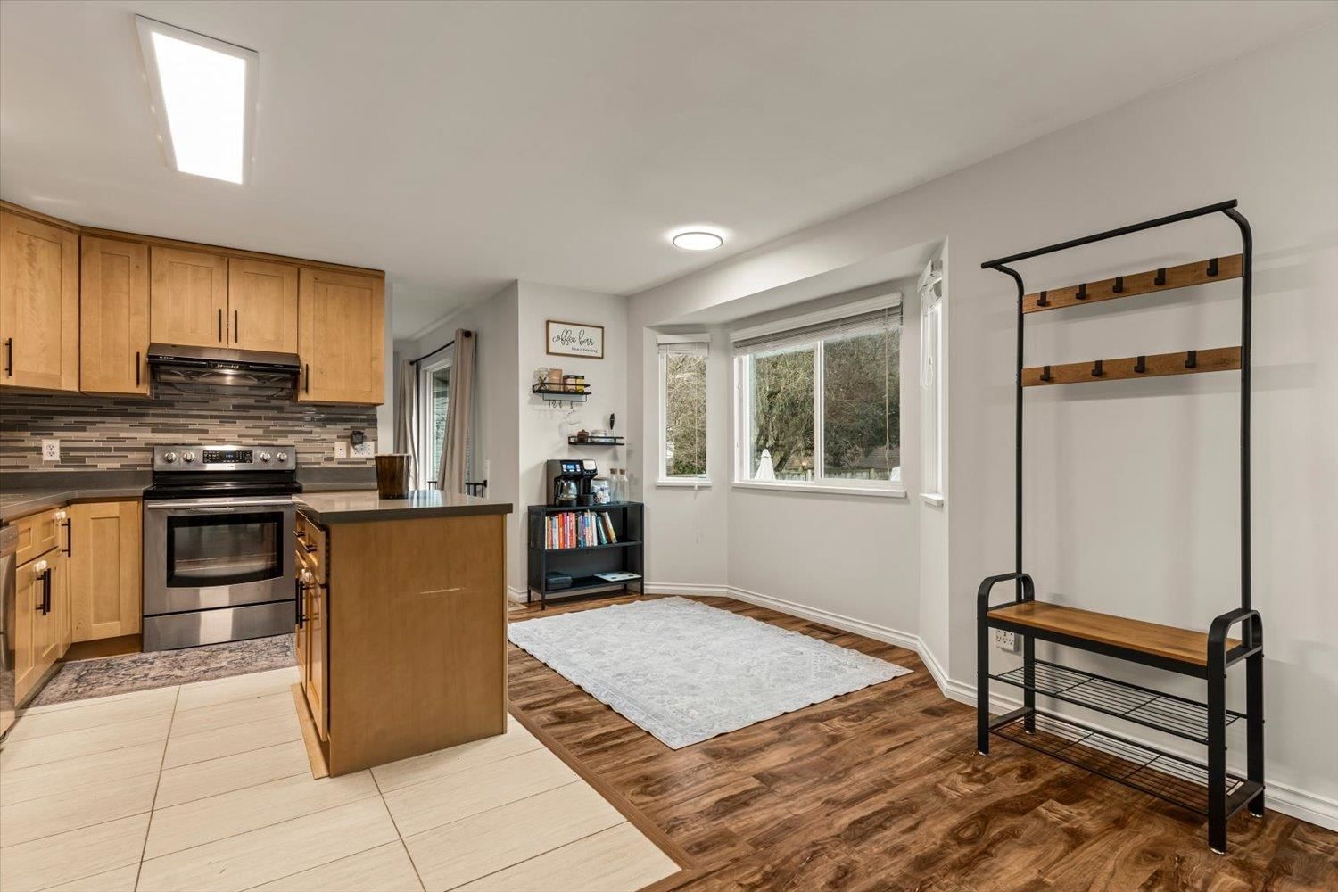 Listing Image 8