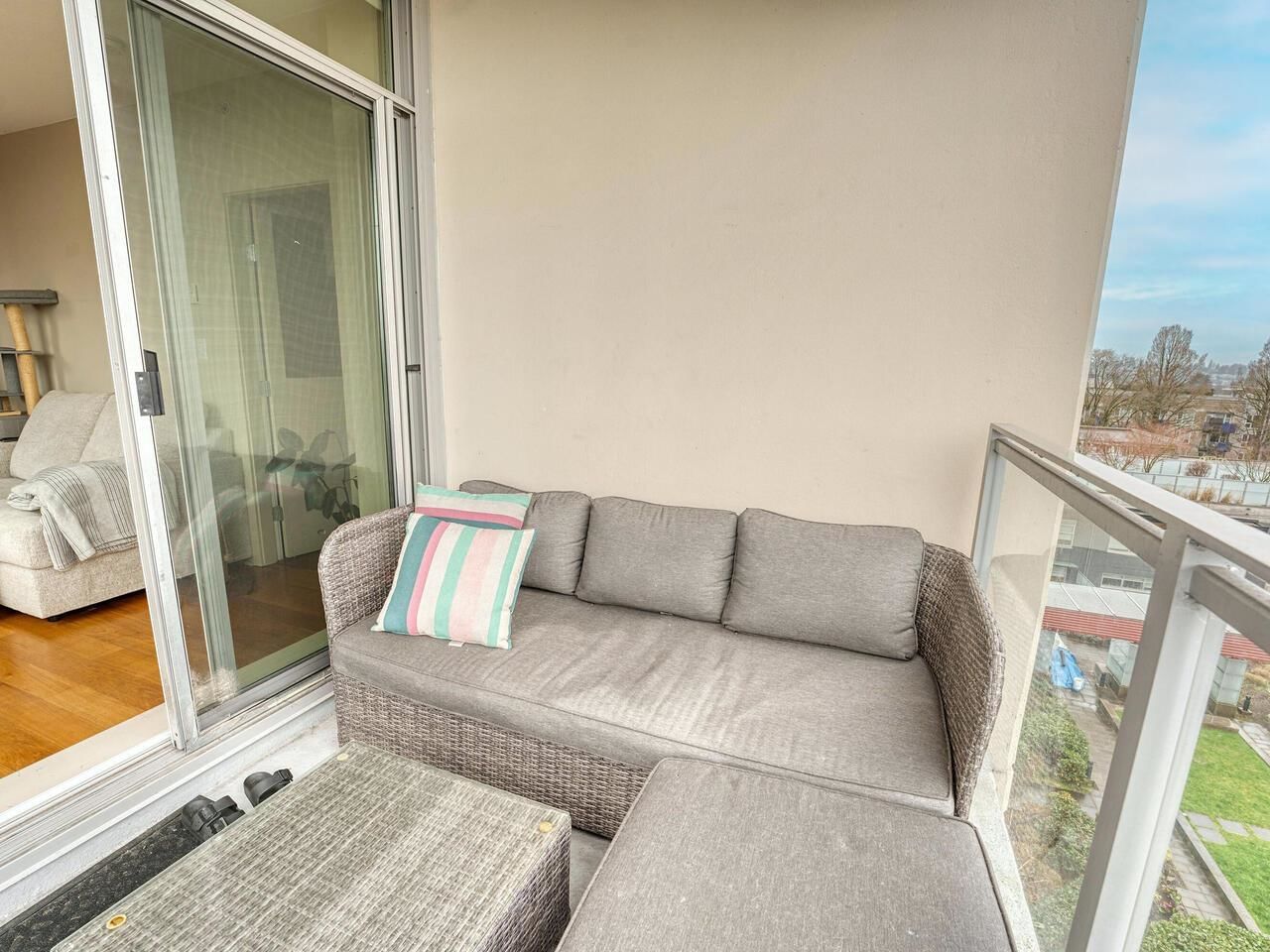 Listing Image 12