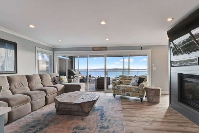 15587 Semiahmoo Avenue