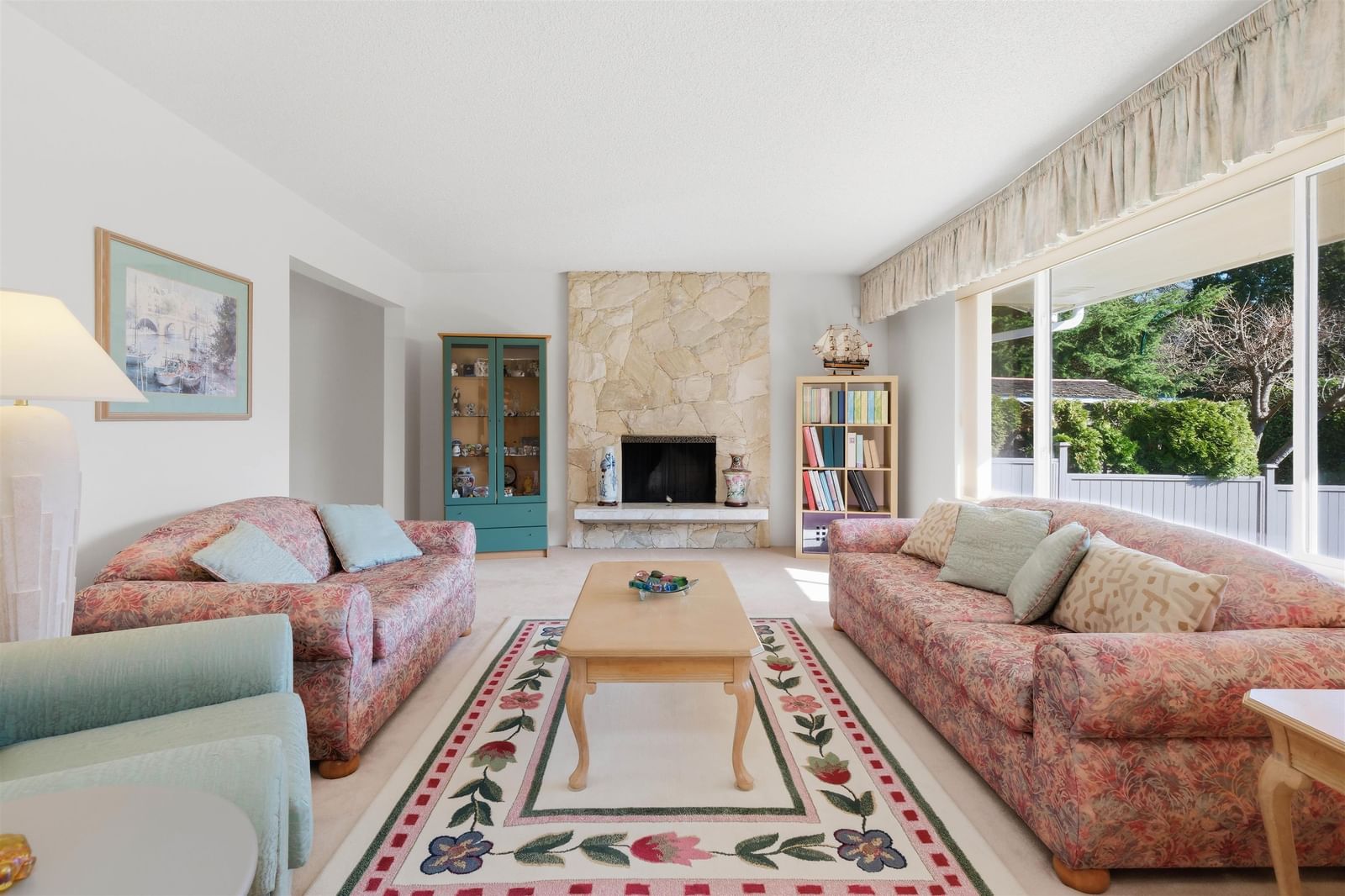 Listing Image 4