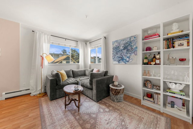 305 - 33 Templeton Drive N