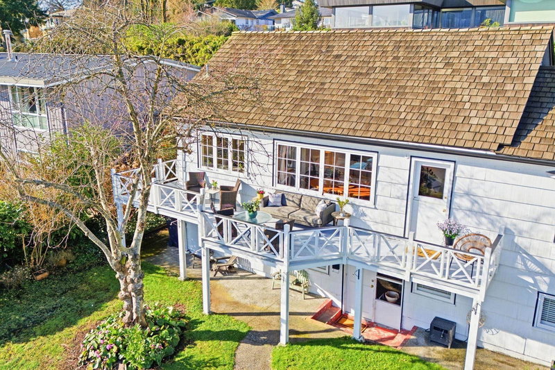 487 Roslyn Boulevard, North Vancouver, V7G 1P1 | Image 2