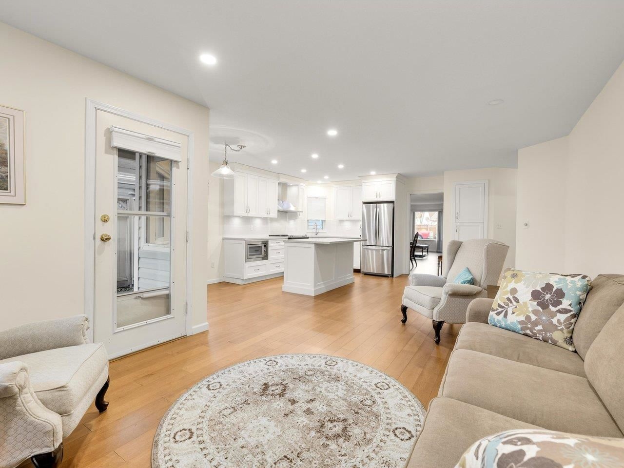 Listing Image 11