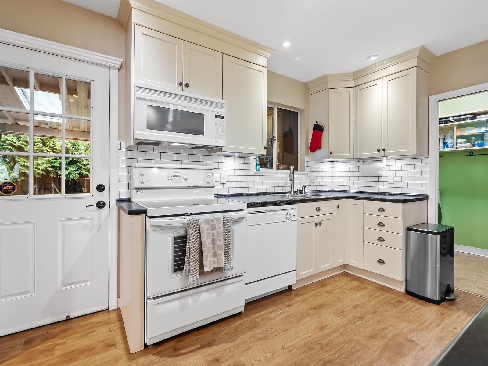 Listing Image 13