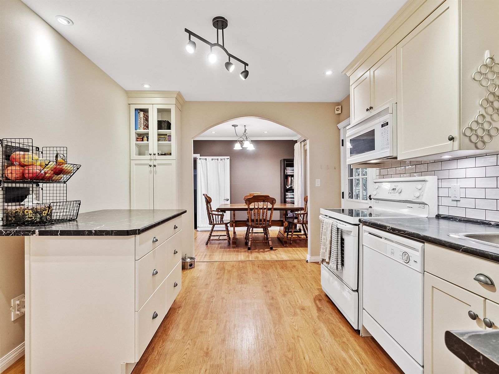 Listing Image 14