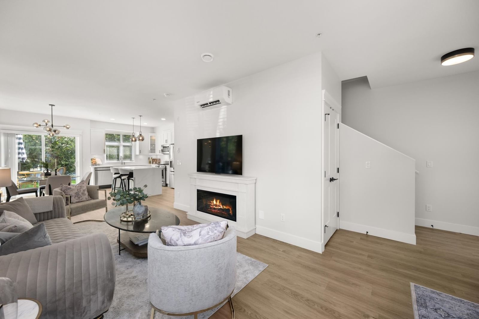Listing Image 8