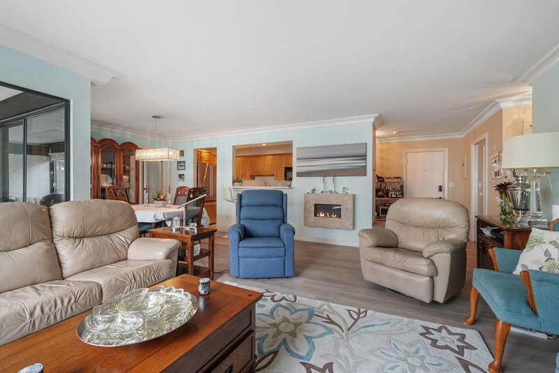 308 - 1437 Foster Street, White Rock, V4B 3X6 | Image 3