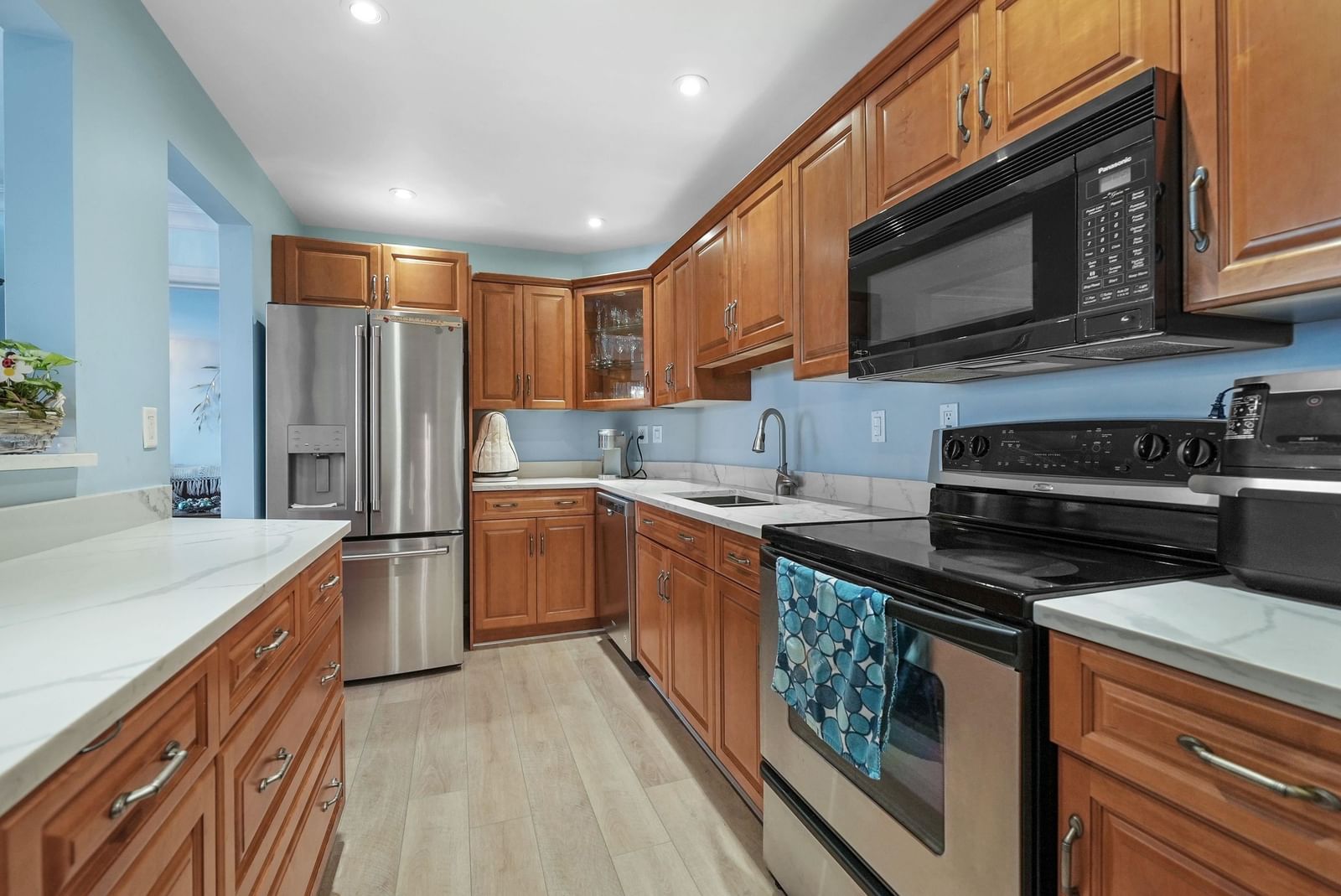 Listing Image 4