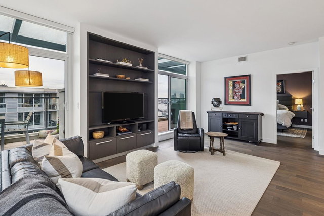 PH1606 - 288 1st Avenue W