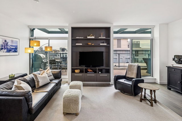 PH1606 - 288 1st Avenue W