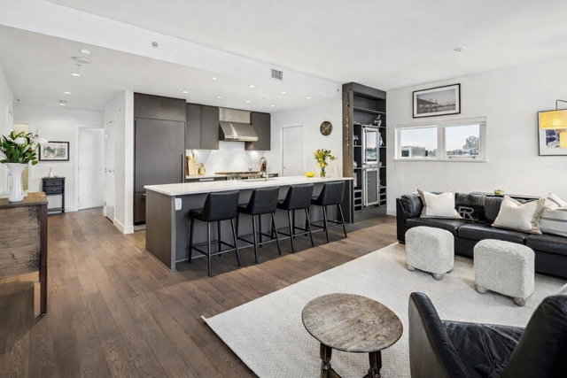 PH1606 - 288 1st Avenue W