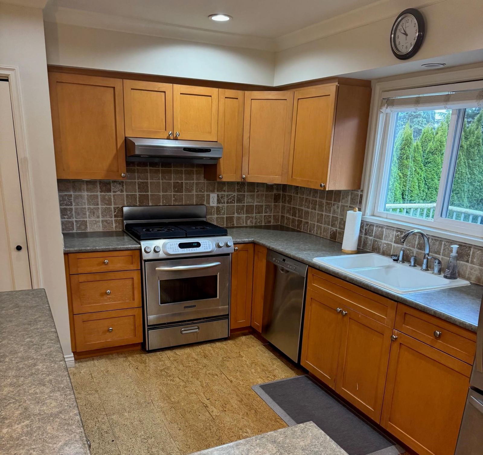 Listing Image 6
