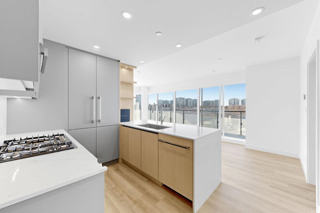 407 - 7977 Lansdowne Road