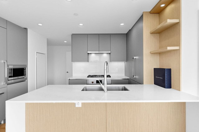 407 - 7977 Lansdowne Road