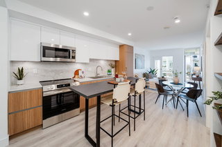 607 - 2228 Broadway W