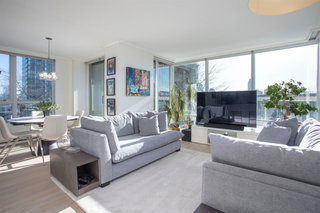 302 - 1438 Richards Street