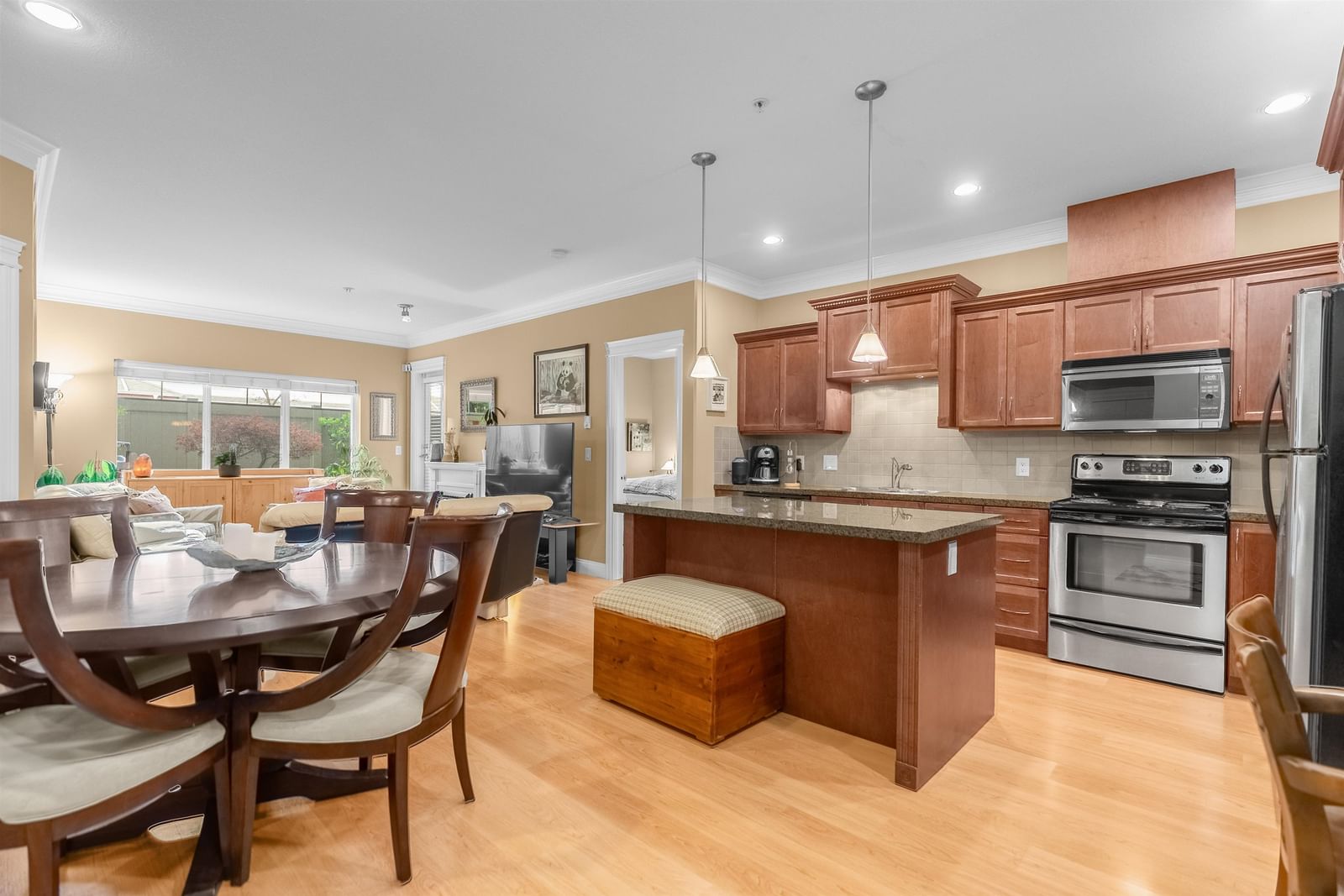 Listing Image 5