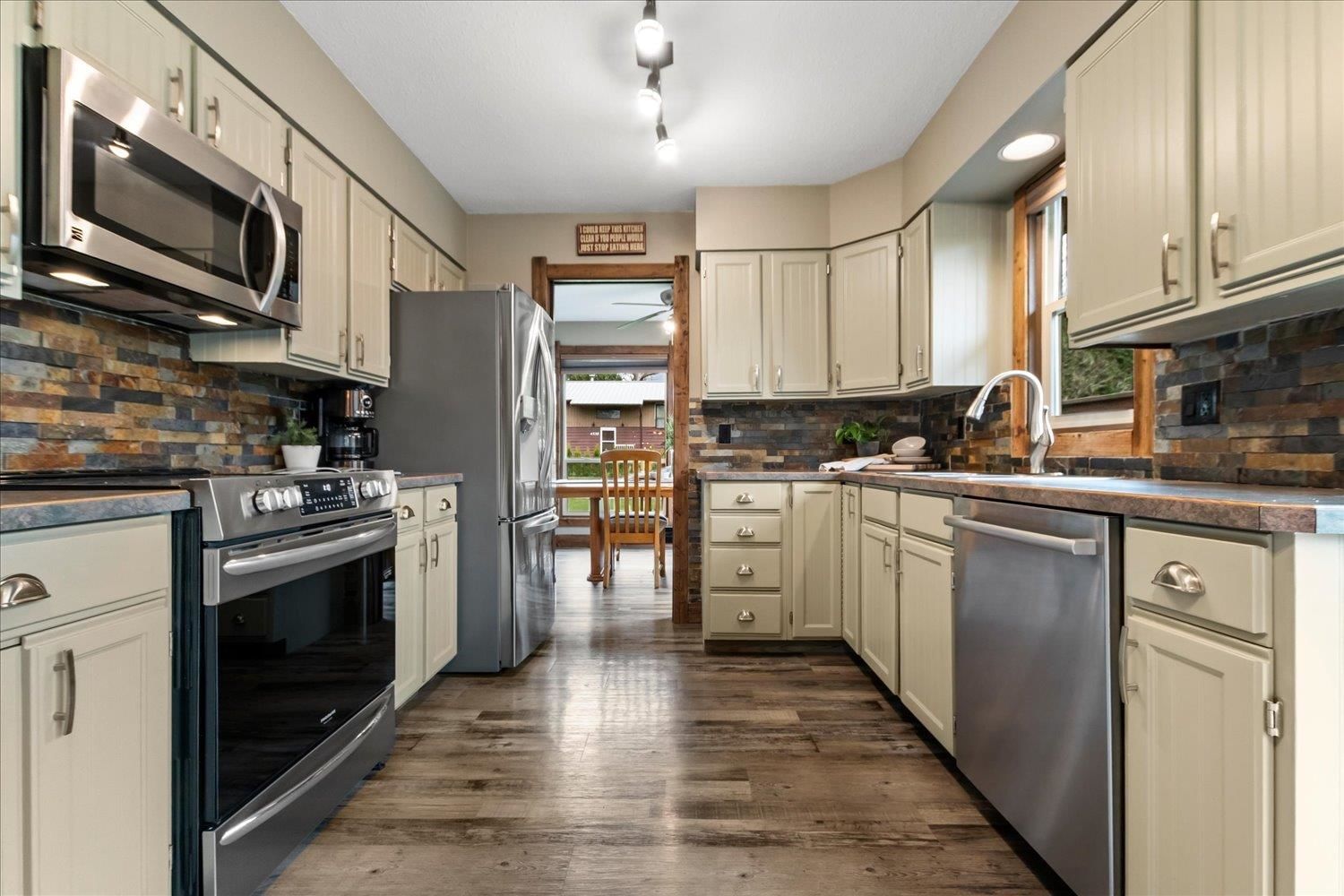 Listing Image 13