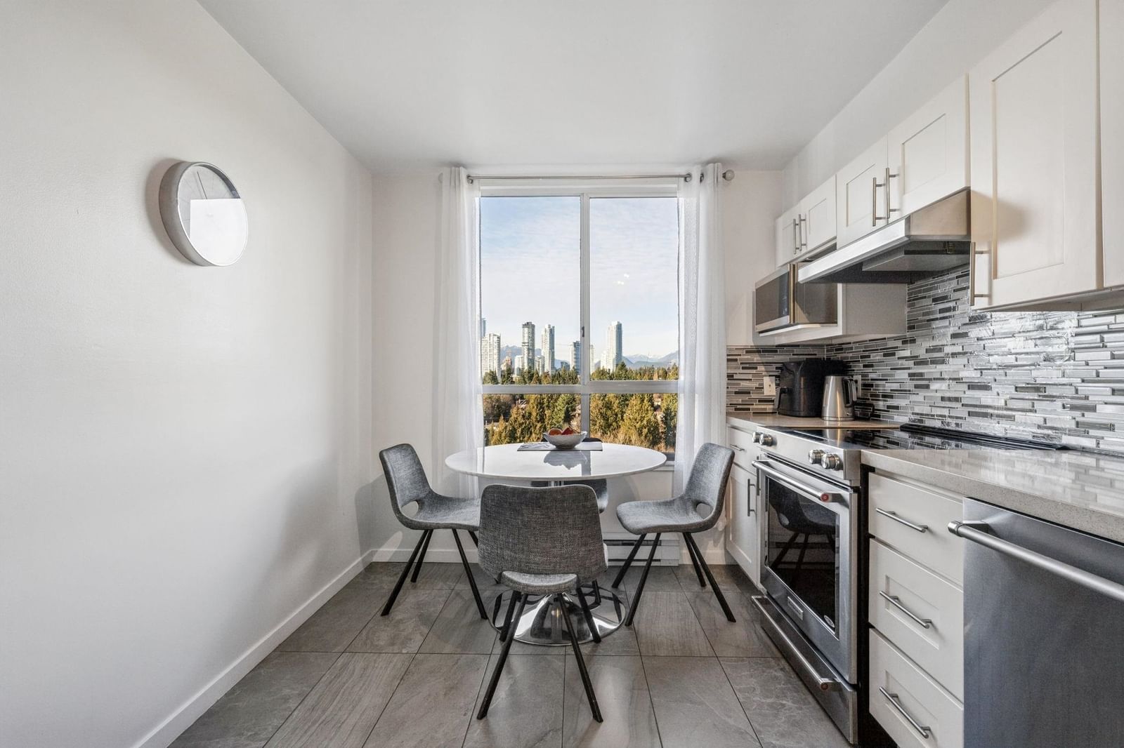 Listing Image 11