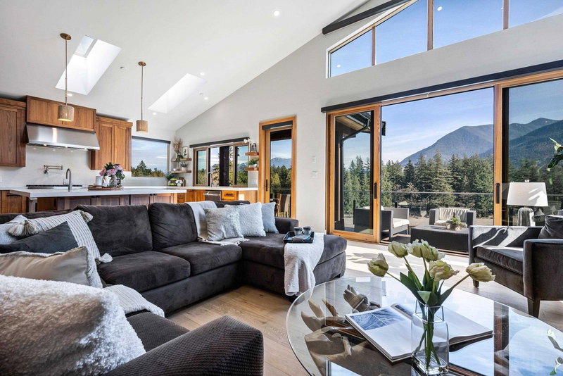 309 Munroe Avenue, Cultus Lake, V2R 5A2 | Image 3