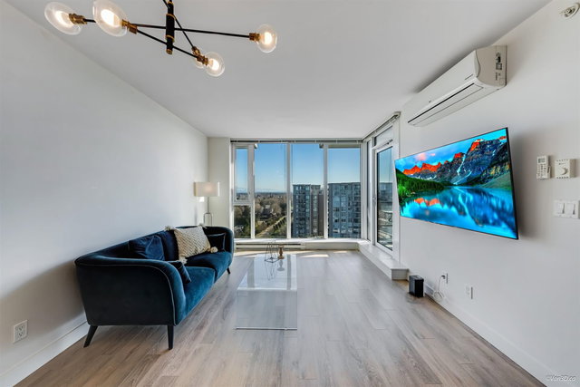 1901 - 8288 Granville Avenue