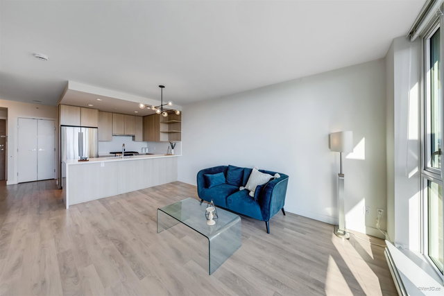 1901 - 8288 Granville Avenue