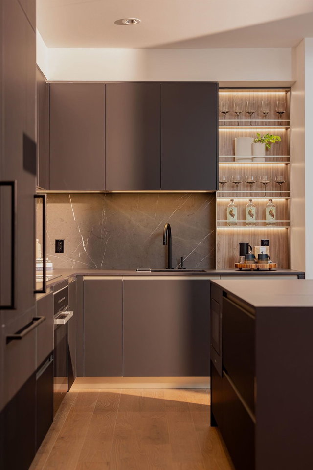 211 - 480 16th Avenue W