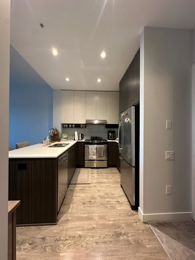402 - 618 Como Lake Avenue