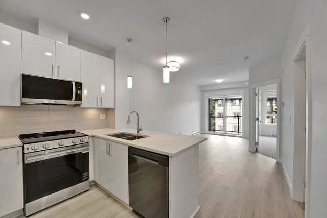 507 - 33886 Pine Street