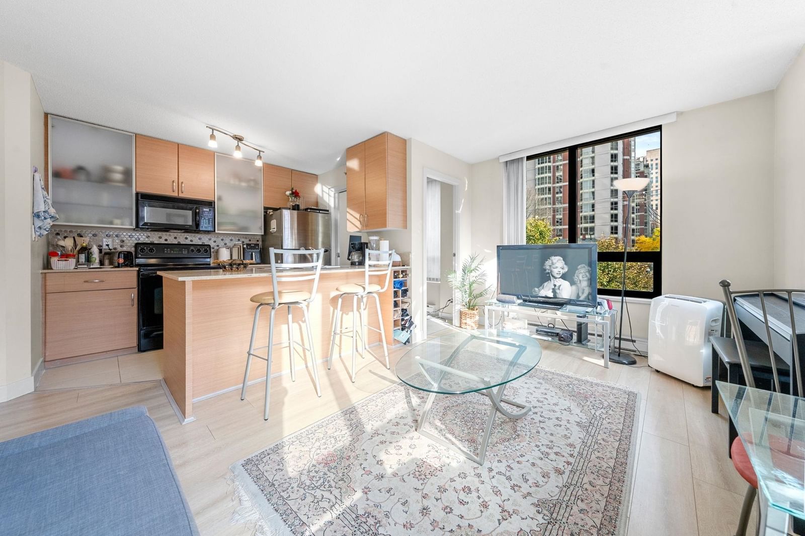 Listing Image 10