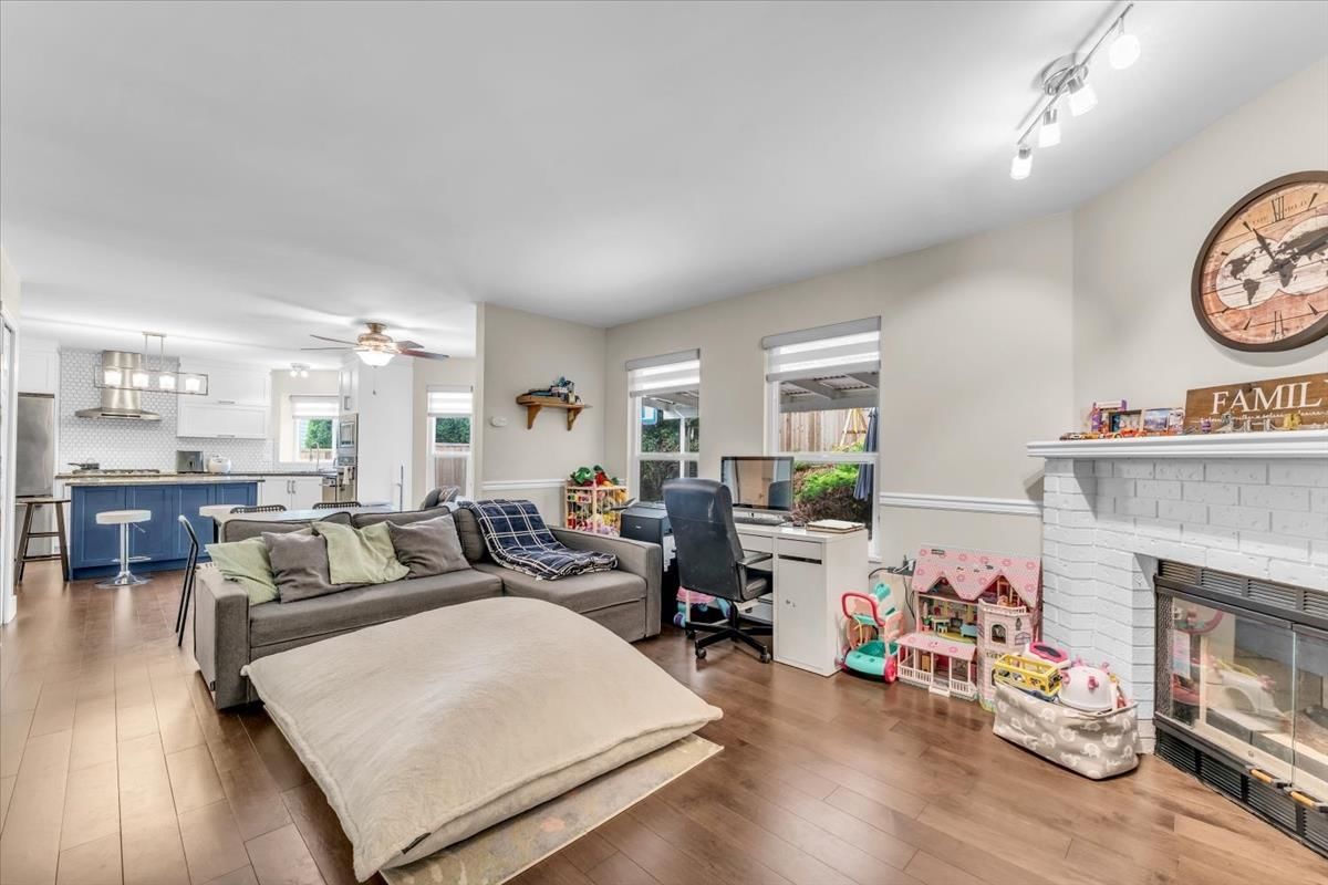 Listing Image 11