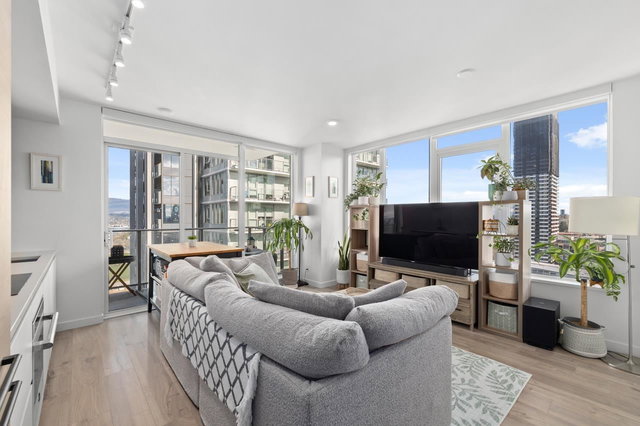 1604 - 10448 University Drive