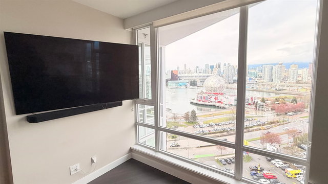 2015 - 1618 Quebec Street