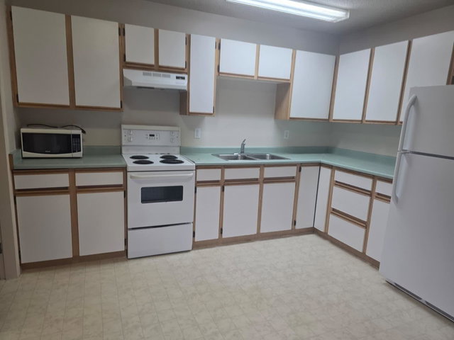 18 - 9495 Hazel Street