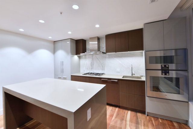 1703 - 1675 Lions Gate Lane