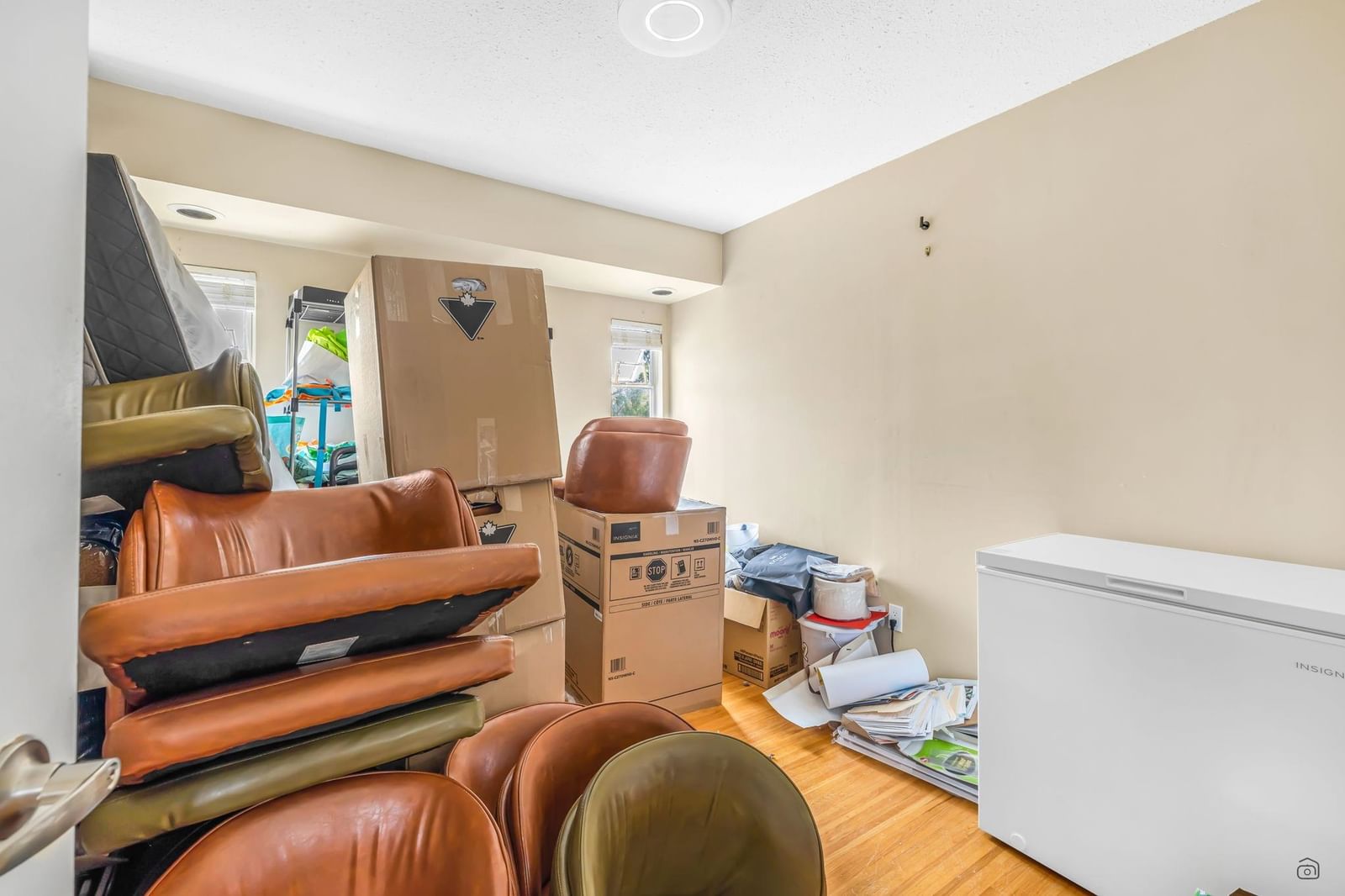Listing Image 23