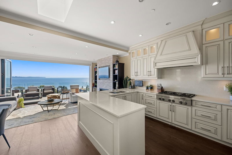 14786 Mcdonald Avenue, White Rock, V4B 2C8 | Image 3