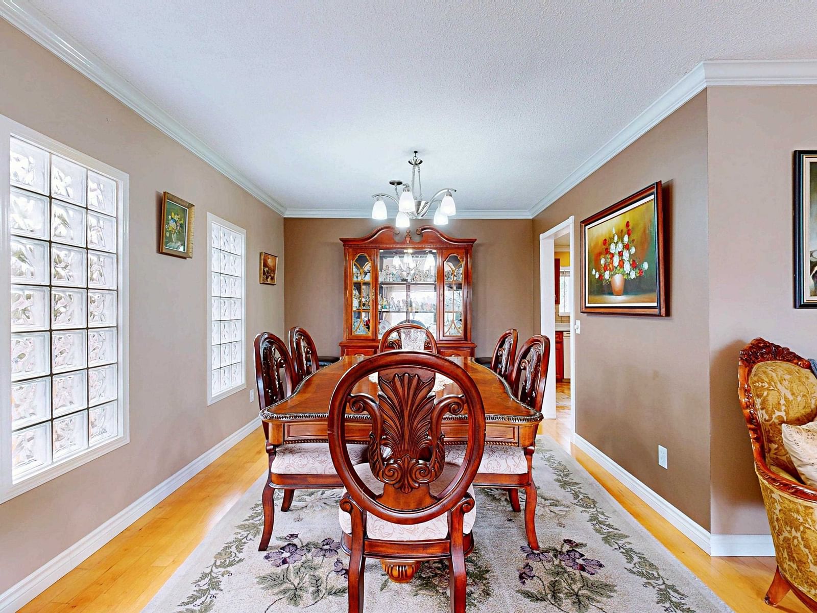 Listing Image 8