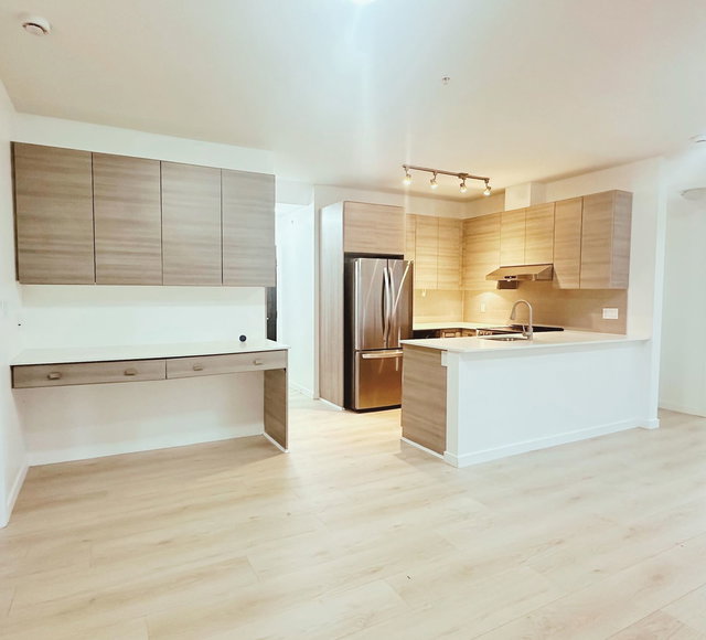 32 - 6965 Hastings Street